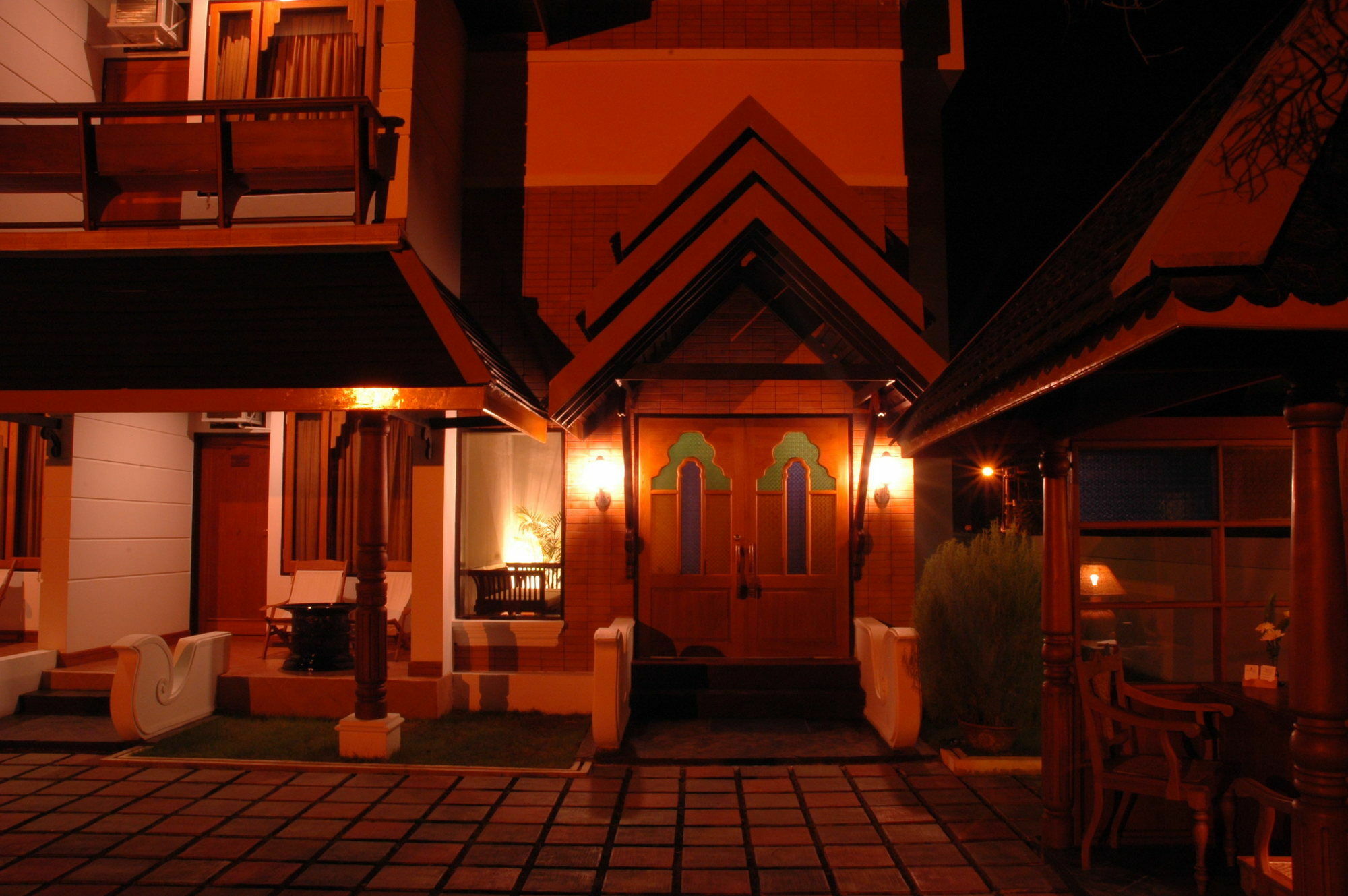 Hotel Amazing Nyaung Shwe Exterior photo
